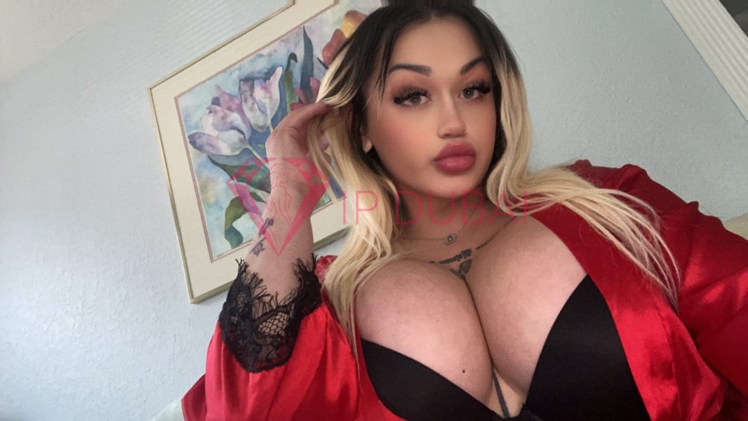 Simone, 24, European, in JBR, Dubai, from AED 2,350 an hour, speaks English and French — photo 3 of 10