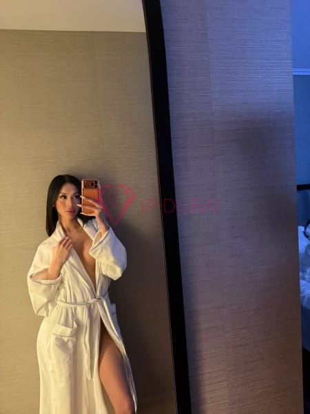 Nari, 24, Asian, in Downtown, Dubai, from AED 2,200 an hour, speaks Chinese and English — photo 34 of 71
