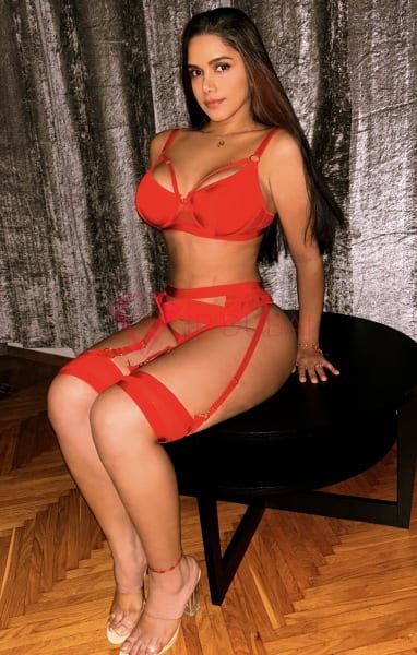 Gabriela, 28, Latina, in Karama, Dubai, from AED 2,650 an hour, speaks Spanish and Portuguese — photo 13 of 14