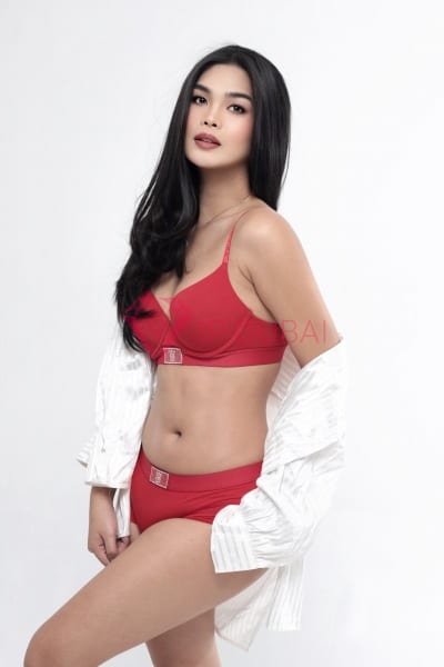 Suri, 26, Asian, in Al Jurf, Ajman, from AED 1,850 an hour, speaks Chinese and English — photo 3 of 27