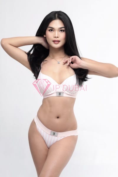 Suri, 26, Asian, in Al Jurf, Ajman, from AED 1,850 an hour, speaks Chinese and English — photo 7 of 27