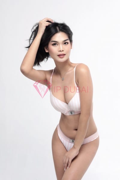 Suri, 26, Asian, in Al Jurf, Ajman, from AED 1,850 an hour, speaks Chinese and English — photo 8 of 27
