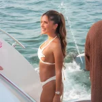 Quenn – professional escort easy to book