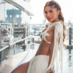 Quenn – professional escort easy to book