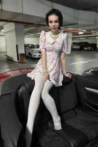 beautiful escort Alisa easy to book