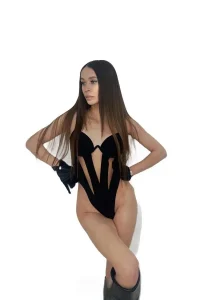 romantic escort Ksenia book now