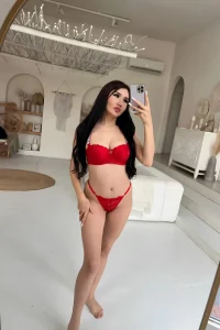Asian Escorts Dubai: exclusive escort Marilyn luxury companion