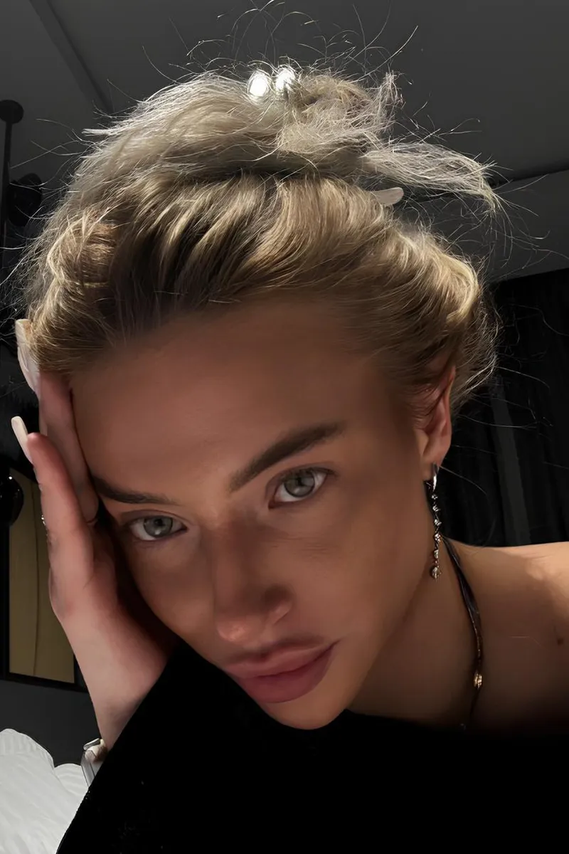 stunning escort Harley – premium companion